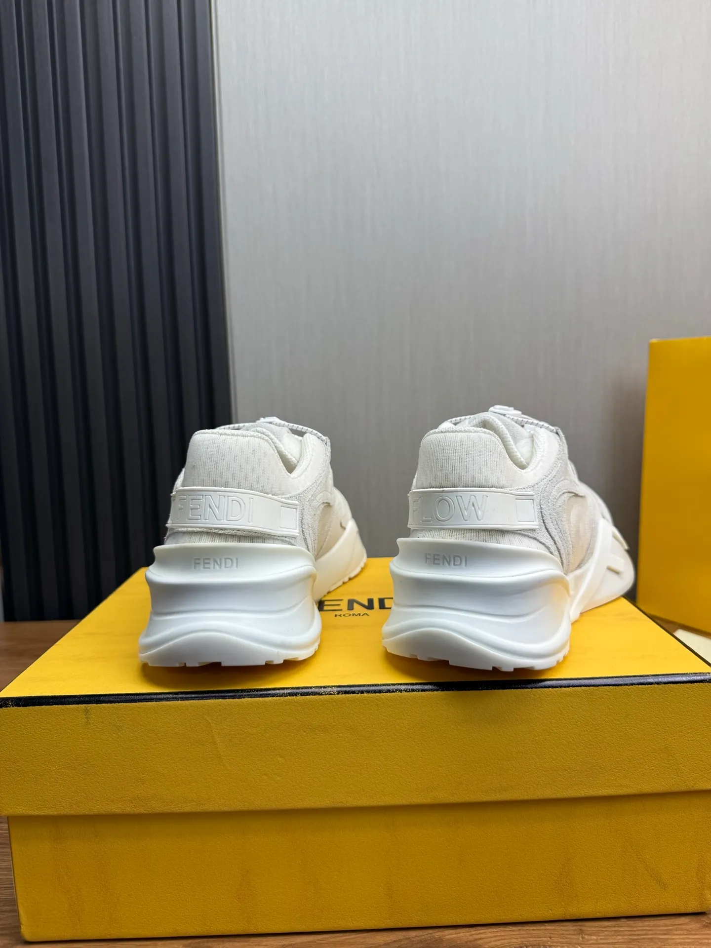 Men's men's shoes 💰560💰 Fendi [Fendi] hot style is on the market 🔥Fashionable casual men's shoes 🔱 Made of original brand fly knit fabric. Original cowhide + breathable mesh lining + sheepskin feet. Perfect shape and top quality, you deserve it 🔜Original rubber outsole, ultra-light, non-slip and wear-resistant 👣 Standard size 38-44
